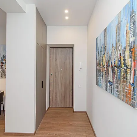 Centrally-located Apartament *