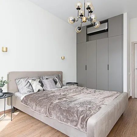 Apartment Centrally-located *